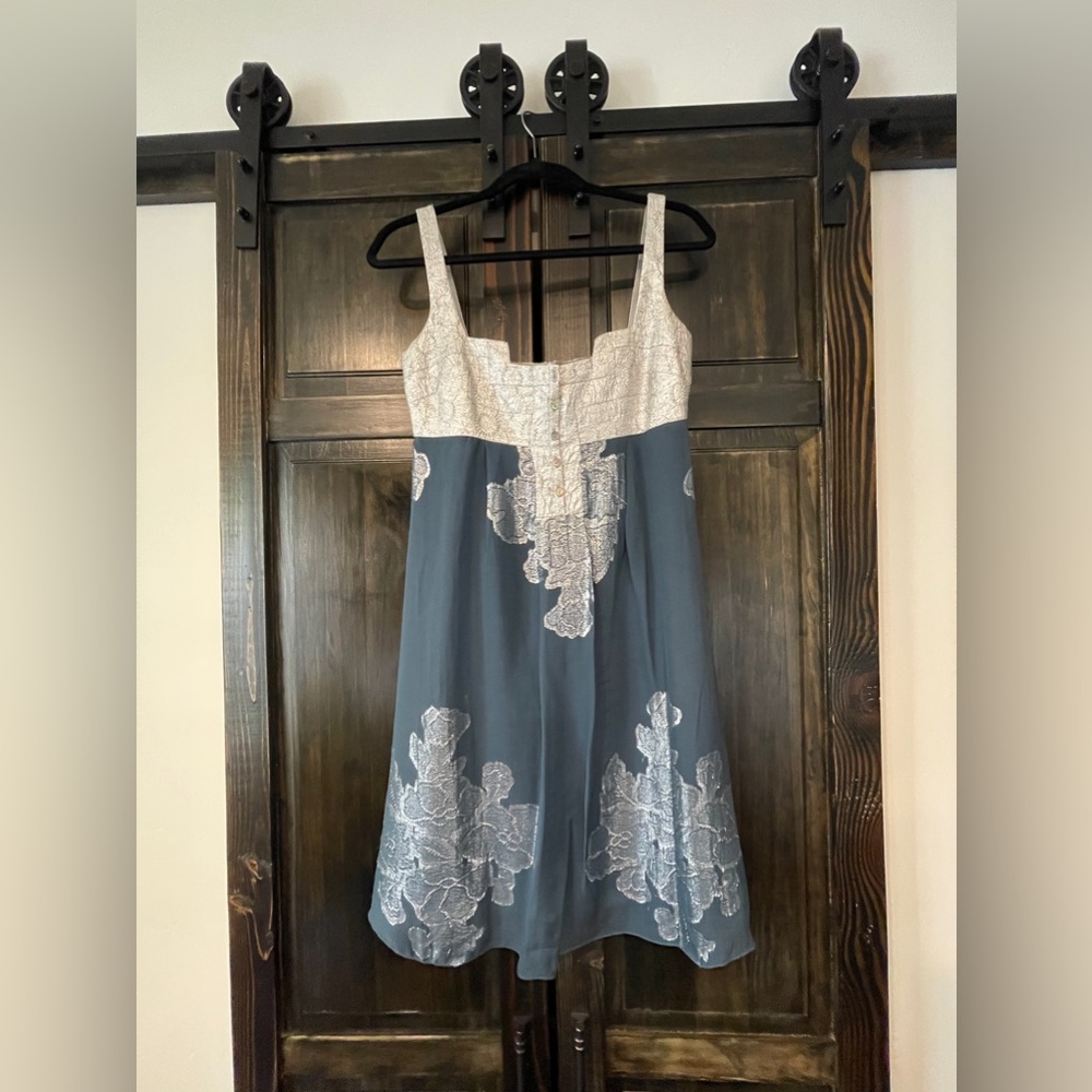 Nicole Miller Collection silk blue with metallic silver dress size 4